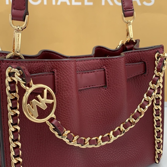 MICHAEL KORS MINA Small Belted
Chain Crossbody bag DARK CHERRY
COLOR - Picture 15 of 16